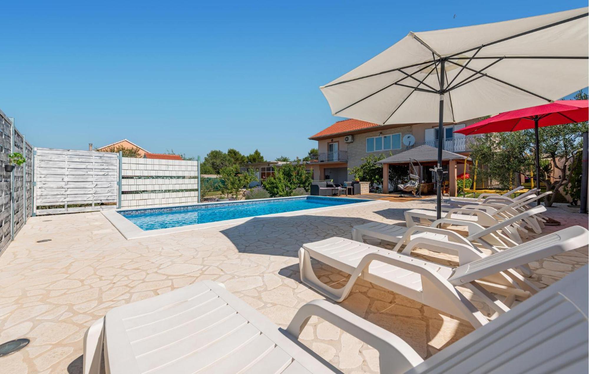 Amazing Home In Lisicic With Outdoor Swimming Pool Lisicici Esterno foto